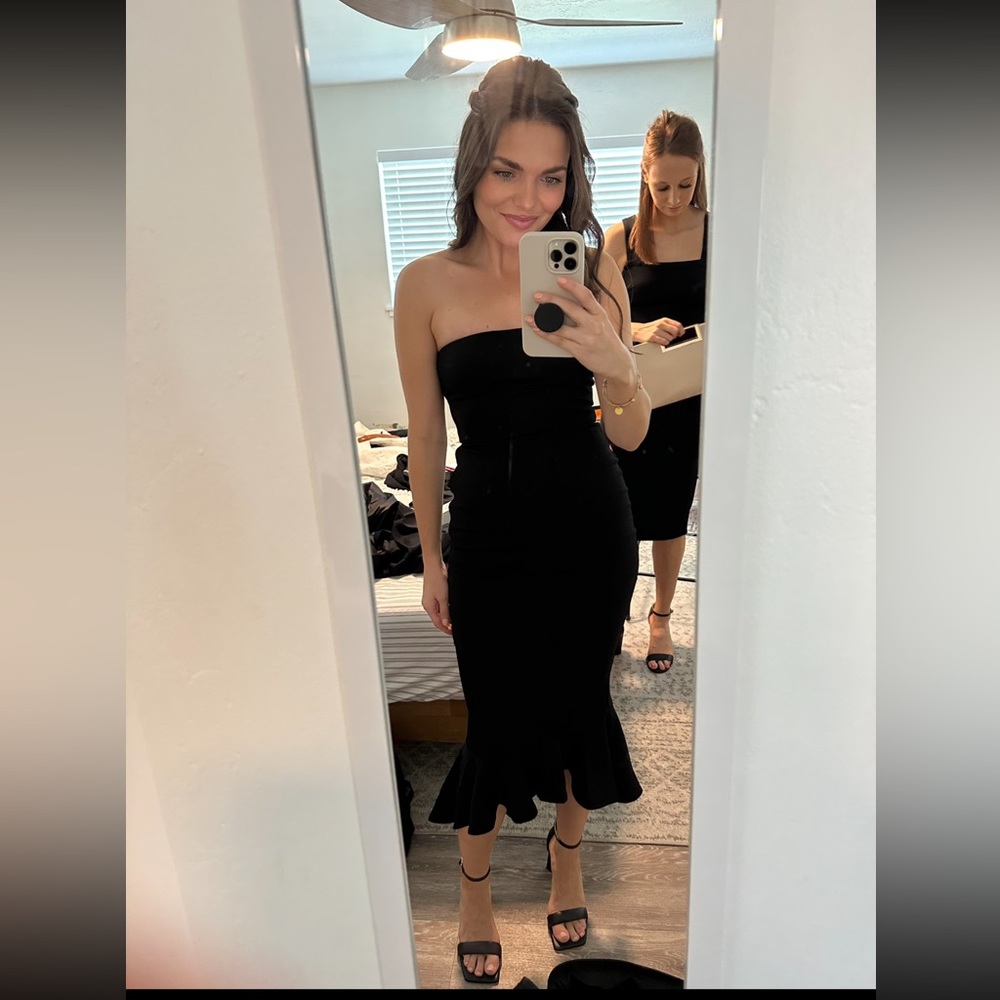 Superdown black strapless dress with ruffle bottom. Size small.